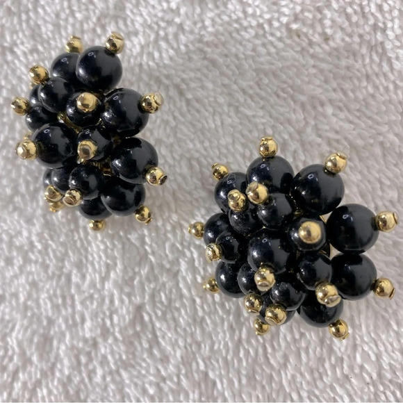 Vintage Handmade Black & Gold Beads Cluster Clip On Earrings - Picture 6 of 7